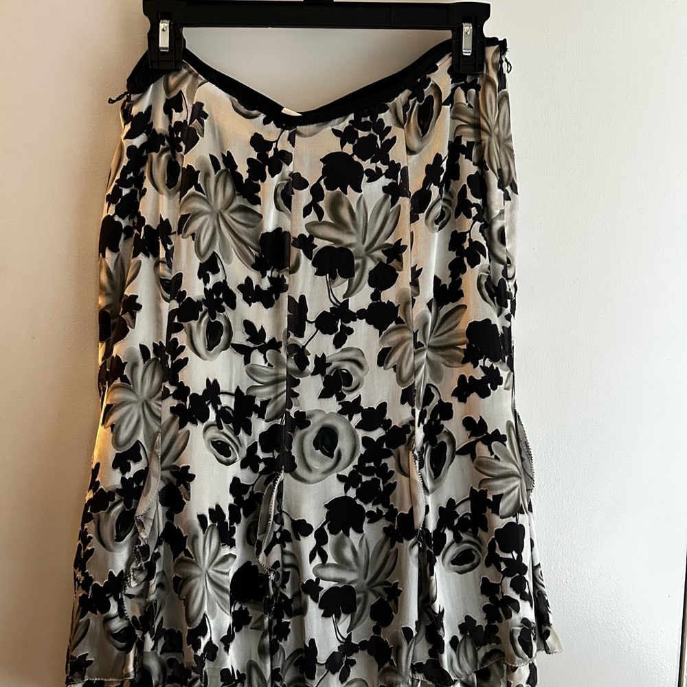 White House Black Market Floral Black and Gray Women's Skirt